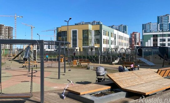 Продажа 3-комн квартиры на вторичном рынке улица Маршала Захарова,  д. 8 с1