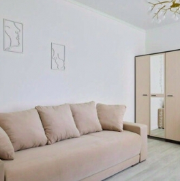 Аренда 4-комн квартиры на вторичном рынке Ушаковская наб,  д. 5