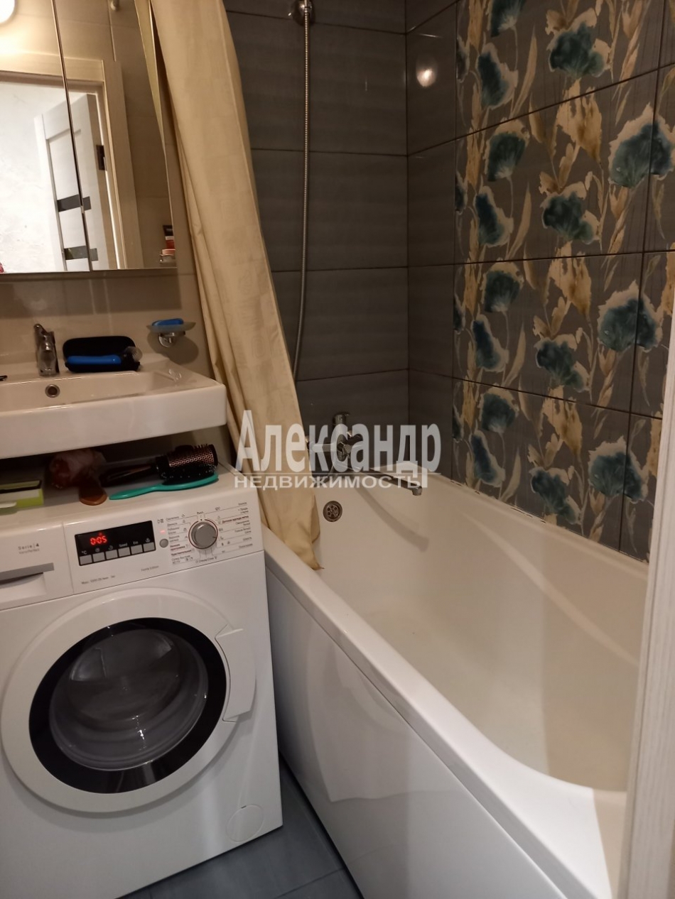 Продажа 2-комн квартиры на вторичном рынке Ломоносов г., Скуридина ул. ,  д. 9