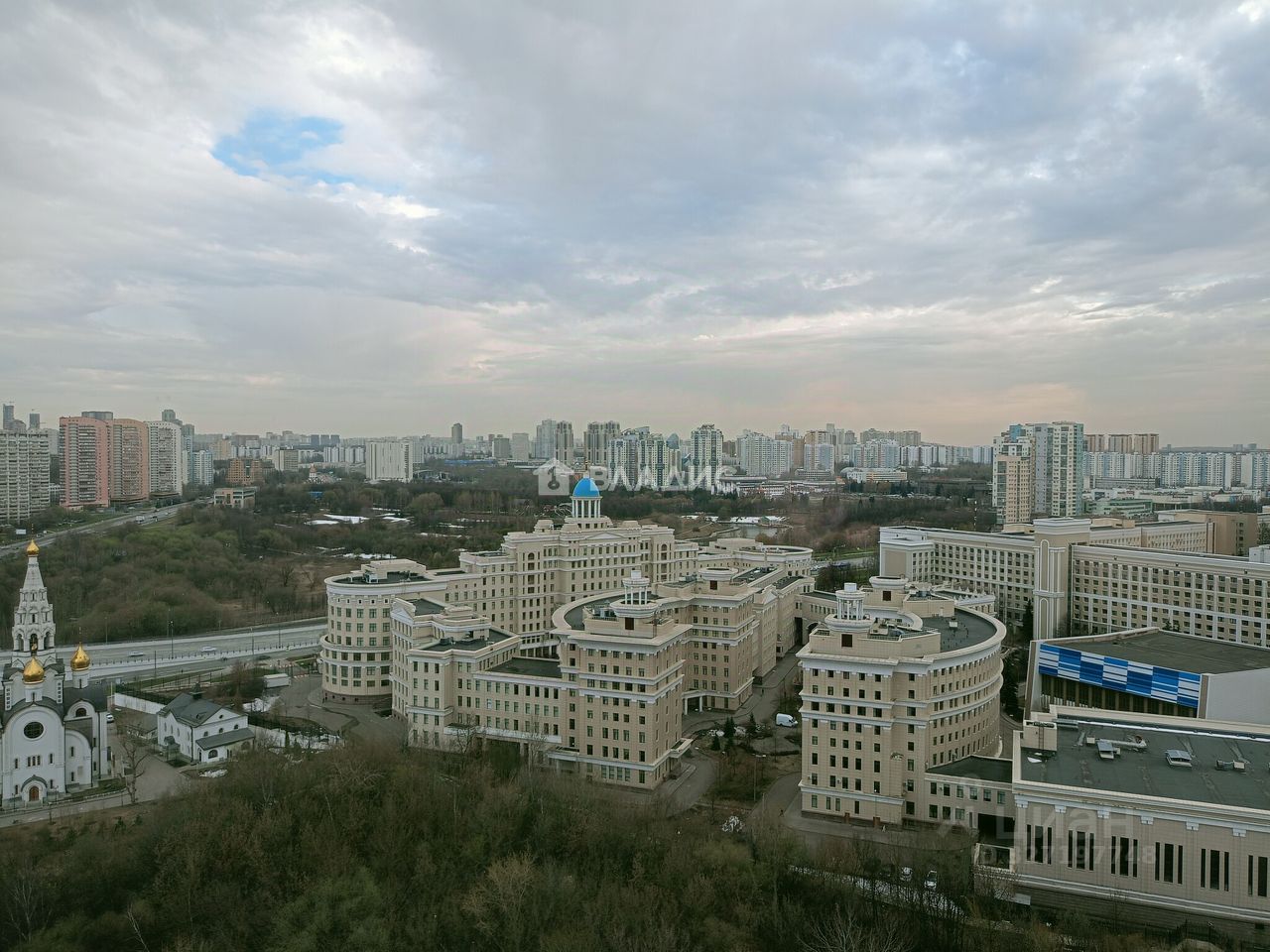 Продажа 5-комн квартиры на вторичном рынке Озерная улица, 1к1/3