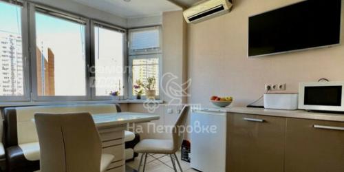 3-комн квартира пр-кт Защитников Москвы,  д. 10