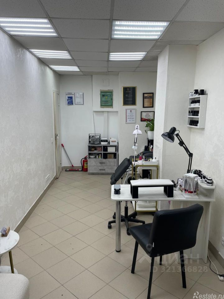 Продажа торгового помещения улица Красного Маяка,  д. 4 к1