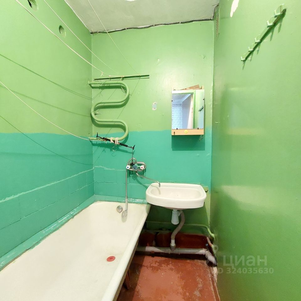 Продажа 2-комн квартиры на вторичном рынке пос. Котельский, 8