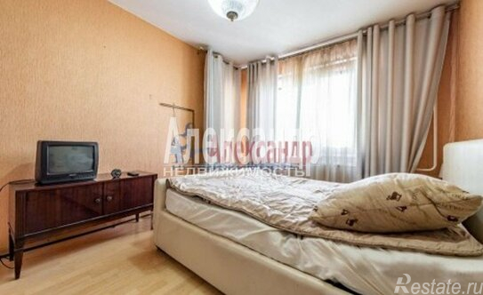 Продажа 3-комн квартиры на вторичном рынке Маршала Захарова ул,  д. 39