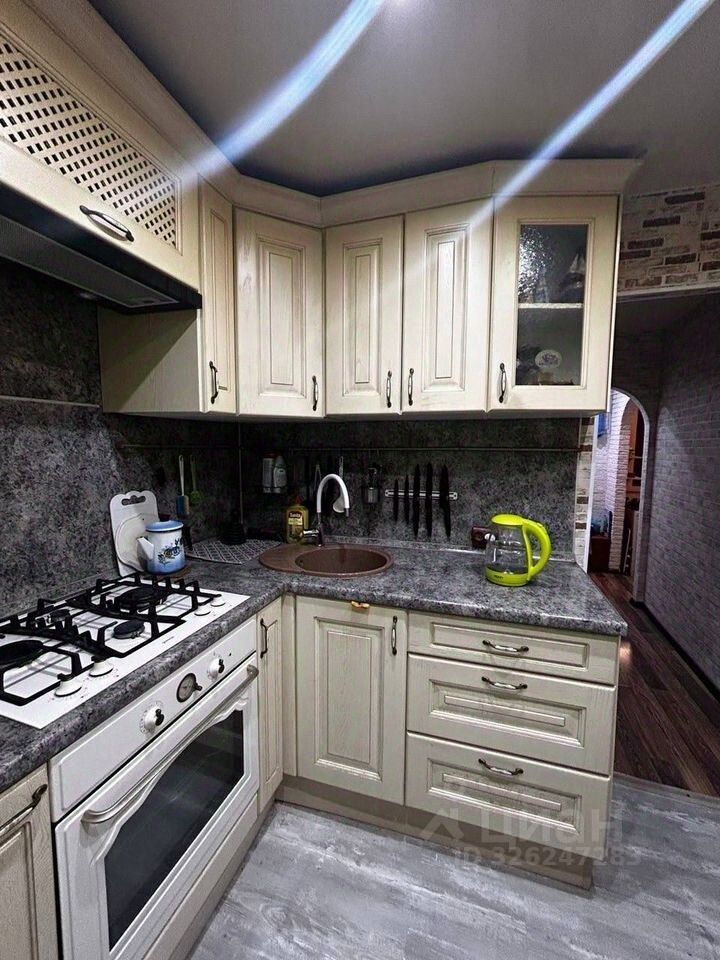 Продажа 2-комн квартиры на вторичном рынке Лобня, улица Калинина,  д. 15