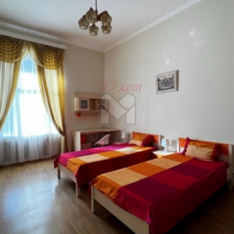 Аренда 4-комн квартиры на вторичном рынке Таврическая улица,  д. 3