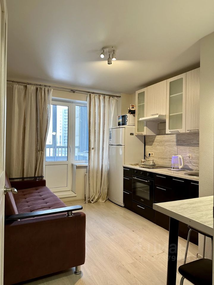 Аренда 1-комн квартиры на вторичном рынке бульвар Александра Грина, 2к1