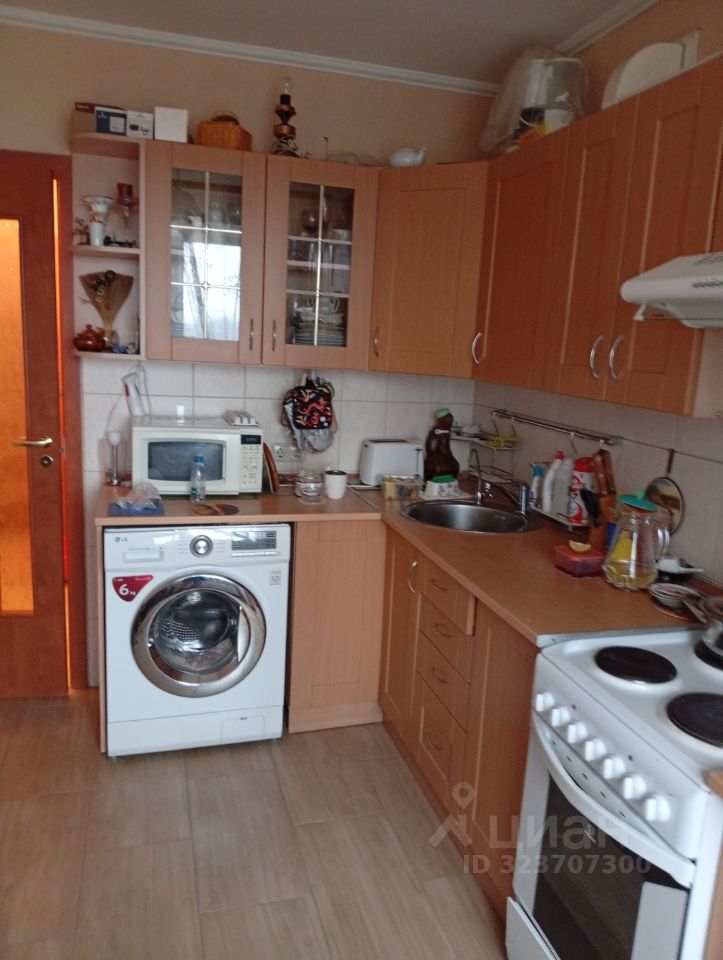 Продажа 2-комн квартиры на вторичном рынке пос. Шушары, Детскосельский тер., улица Центральная, 8к2