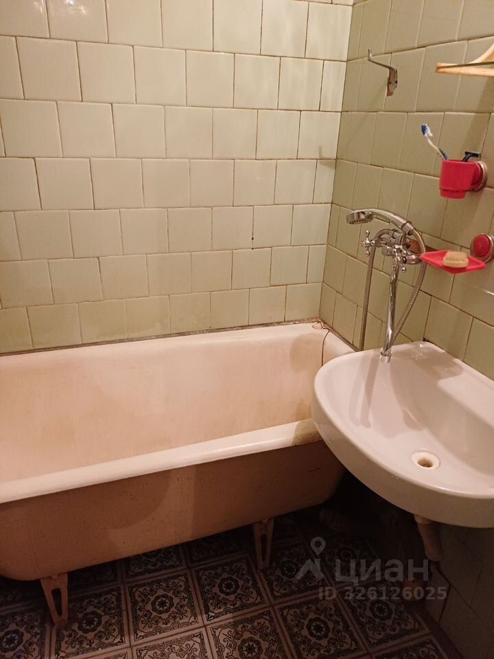 Продажа 2-комн квартиры на вторичном рынке Серпухов, улица Войкова,  д. 34а