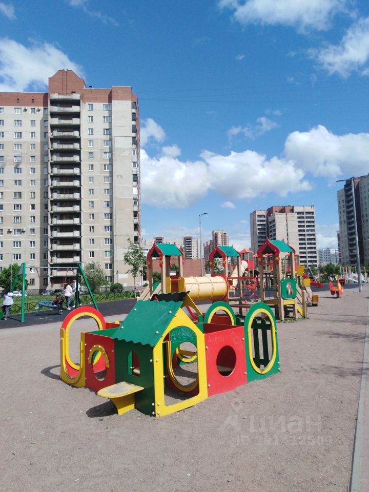 Продажа 3-комн квартиры на вторичном рынке улица Ленсовета, 88