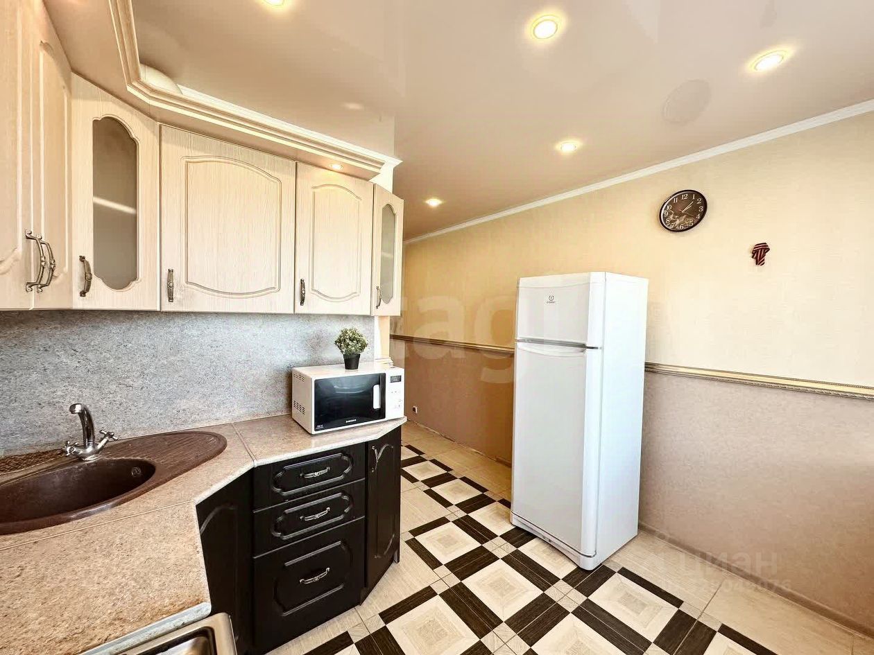 Продажа 3-комн квартиры на вторичном рынке пос. Аннино, улица 10-й Пятилетки, 6