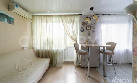 Продажа 2-комн квартиры на вторичном рынке Им Свердлова пгт, 1-й мкр,  д. 30