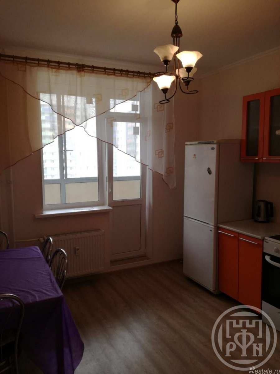 Продажа 2-комн квартиры на вторичном рынке Мурино г., Петровский бул. ,  д. 14