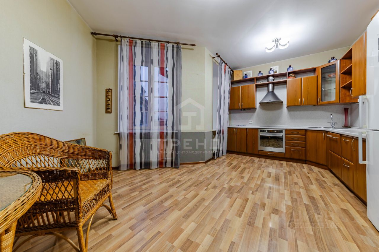 Продажа 2-комн квартиры на вторичном рынке Каменноостровский проспект, 39
