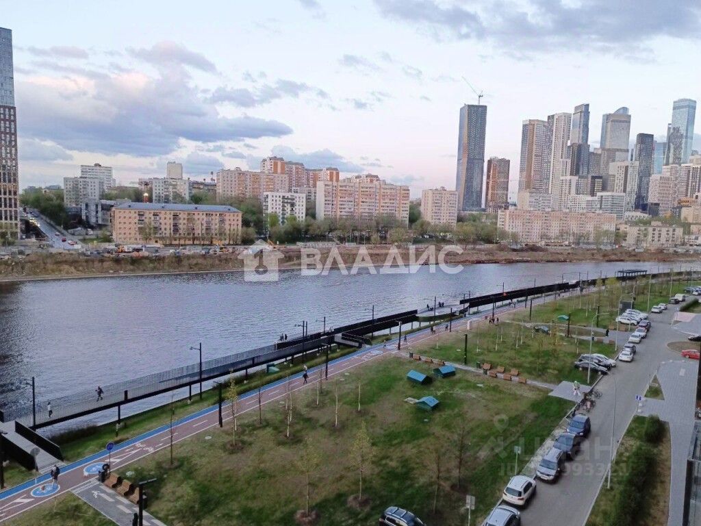 Продажа 3-комн квартиры на вторичном рынке Береговой проезд, 1А