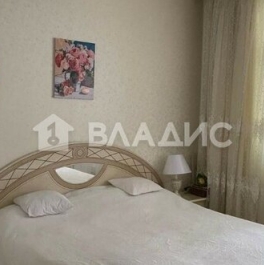 Продажа 3-комн квартиры на вторичном рынке улица Маршала Савицкого,  д. 28