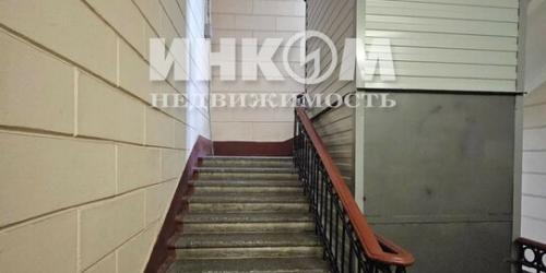 4-комн квартира ул Казакова,  д. 3