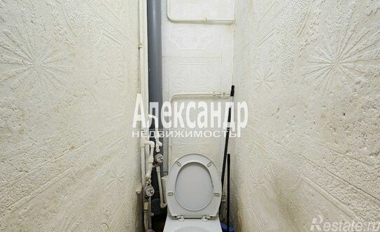 Продажа 1-комн квартиры на вторичном рынке Кириши г, Школьный пер,  д. 5