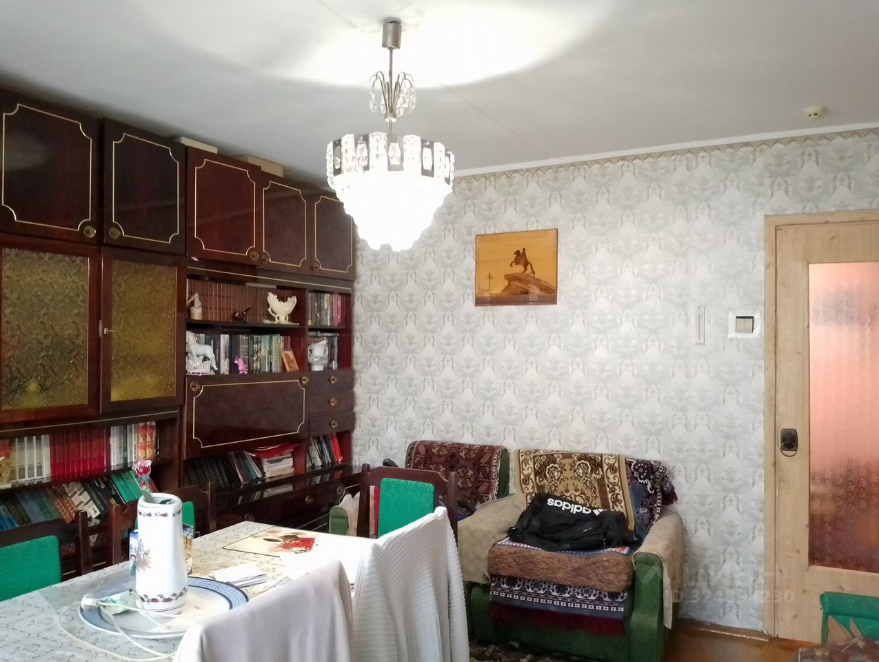 Продажа 3-комн квартиры на вторичном рынке пос. Шушары, Школьная улица, 22