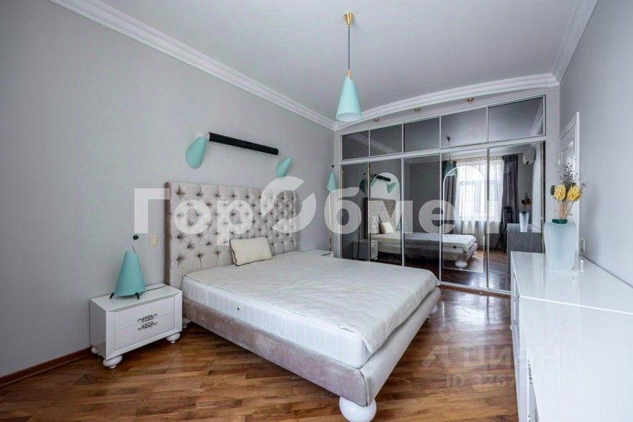 Продажа 4-комн квартиры на вторичном рынке Кутузовский проезд, 4