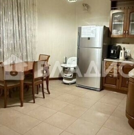 Продажа 2-комн квартиры на вторичном рынке улица Раменки,  д. 20