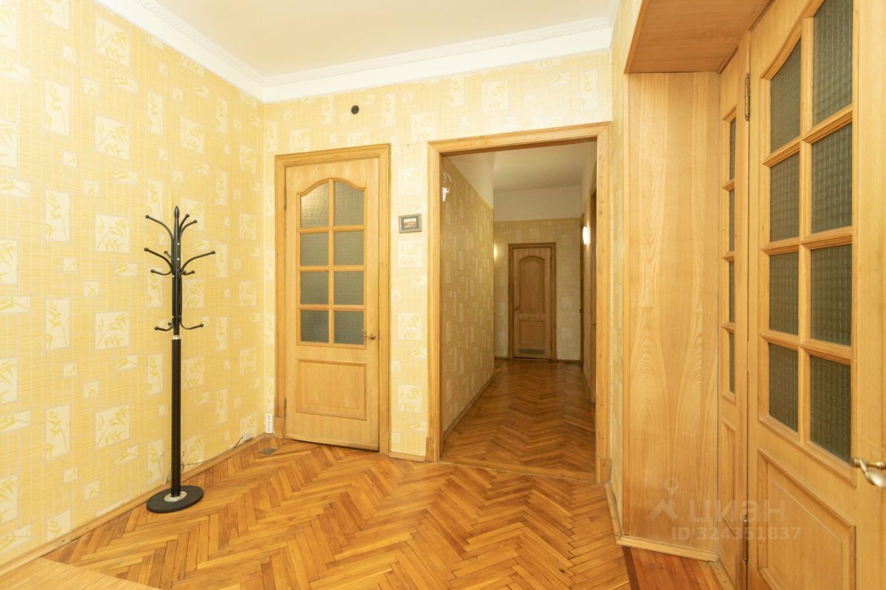 Продажа 4-комн квартиры на вторичном рынке Таллинская улица, 12/18