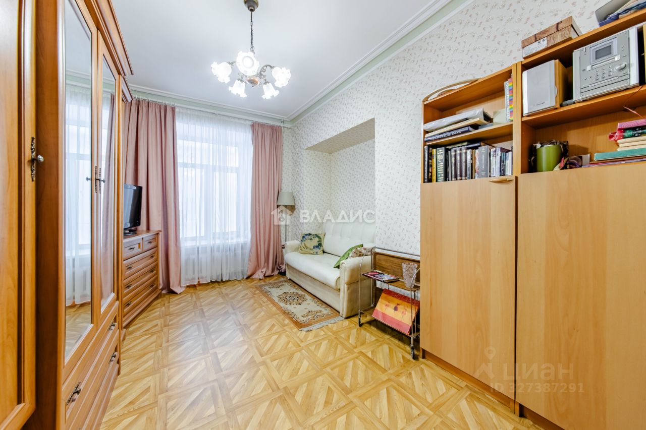 Продажа 3-комн квартиры на вторичном рынке Московский проспект, 20