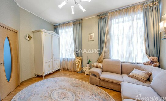 Продажа 2-комн квартиры на вторичном рынке Каменноостровский пр-кт,  д. 34