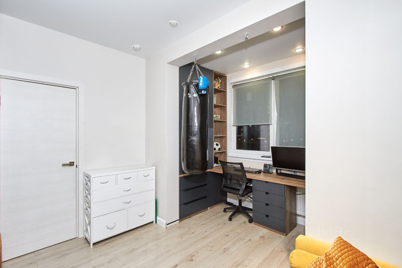 Продажа 2-комн квартиры на вторичном рынке Тайнинская улица, 9