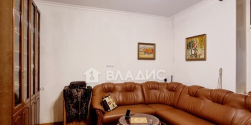 3-комн квартира улица Варвары Петровой,  д. 7