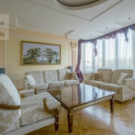 Продажа 5-комн квартиры на вторичном рынке ул Куусинена,  д. 21А