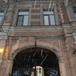 Продажа 4-комн квартиры на вторичном рынке улица Жуковского,  д. 49