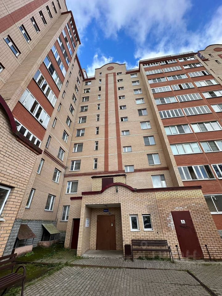Продажа 2-комн квартиры на вторичном рынке Лесной пгт, улица Центральная, 11