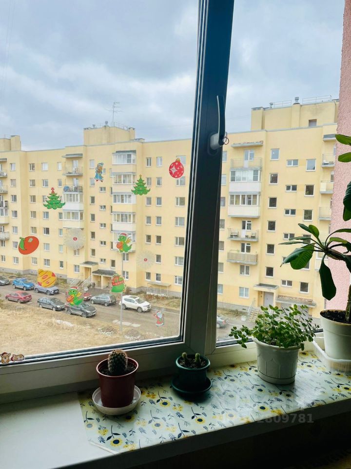 Продажа 2-комн квартиры на вторичном рынке Окраинная улица, 9К