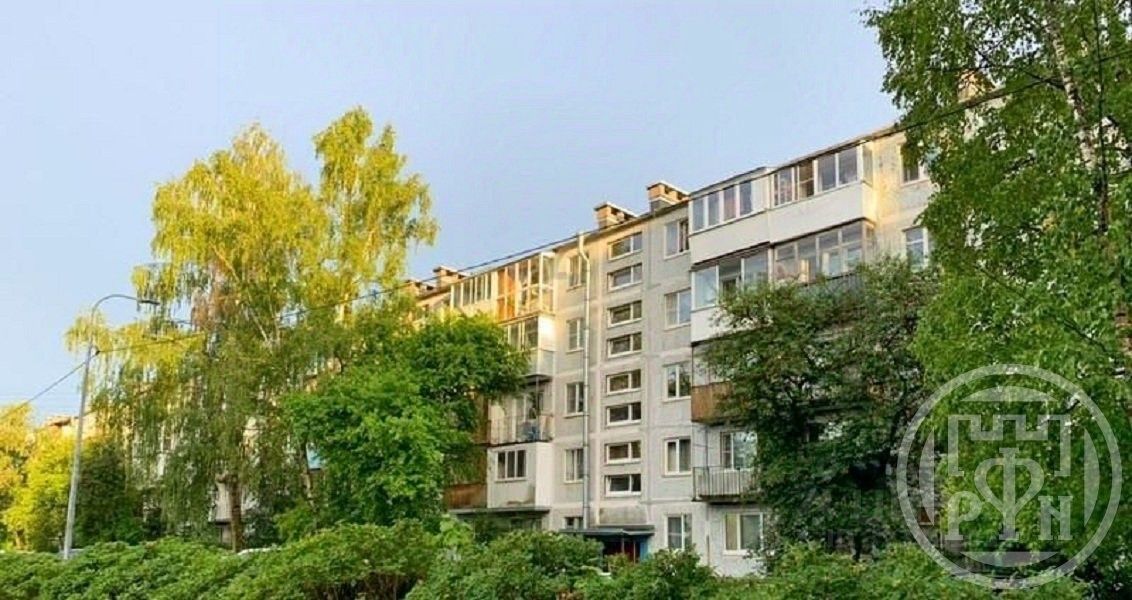 Продажа комнаты Ломоносов, улица Скуридина, 2