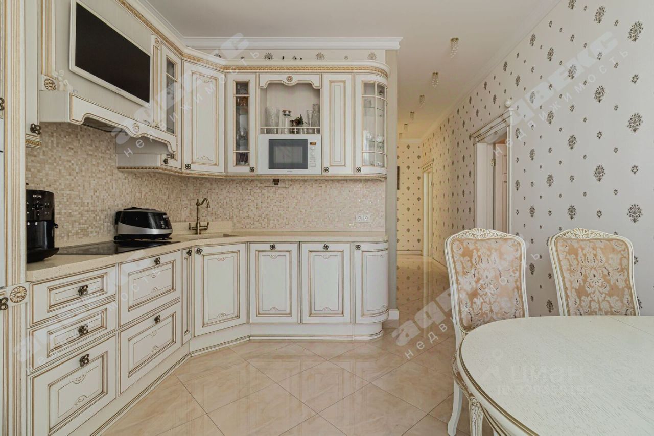 Продажа 2-комн квартиры на вторичном рынке Петрозаводская улица, 13