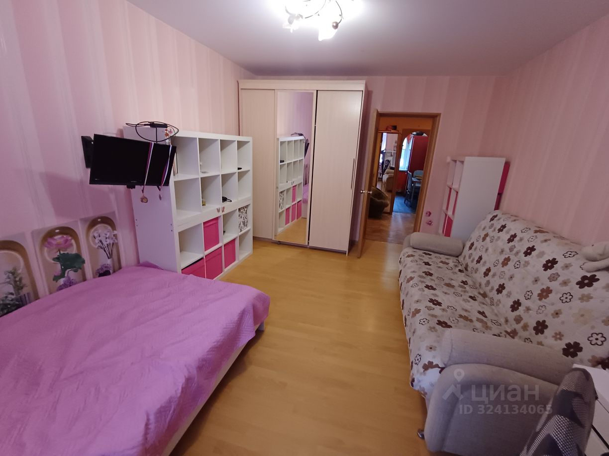 Продажа 3-комн квартиры на вторичном рынке пос. Ильичево, улица Парковая, 8