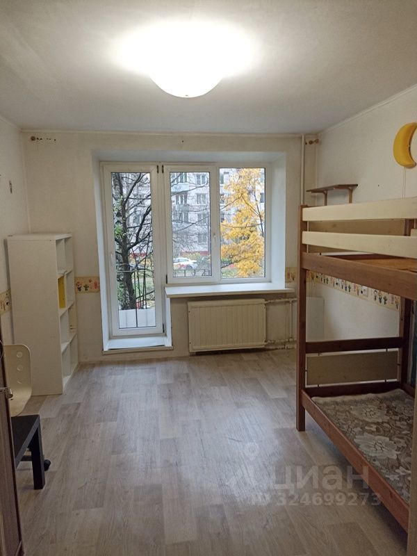 Продажа 2-комн квартиры на вторичном рынке улица Орджоникидзе, 63