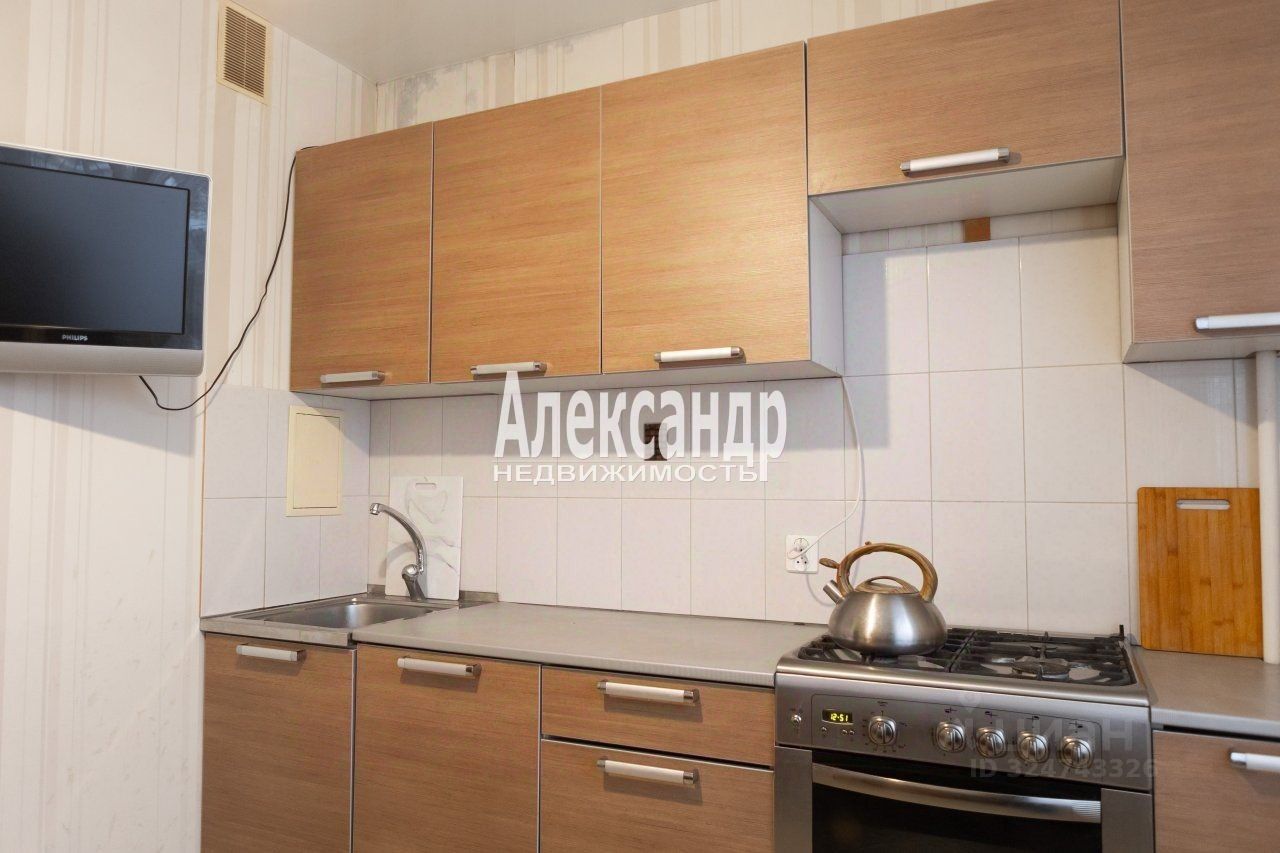 Продажа 1-комн квартиры на вторичном рынке Гатчина, улица Рощинская, 3А