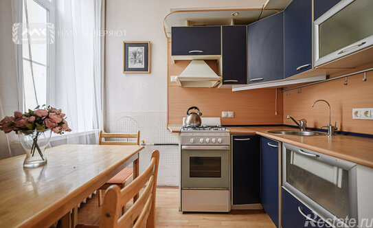 Продажа 1-комн квартиры на вторичном рынке Кирочная улица,  д. 27