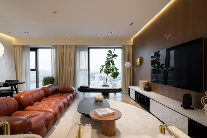 Продажа 3-комн квартиры на вторичном рынке Поклонная улица, 9