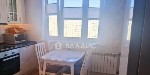 3-комн квартира улица Авиаторов,  д. 20