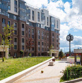Продажа 2-комн квартиры на вторичном рынке Петергофское ш,  д. 72 к4