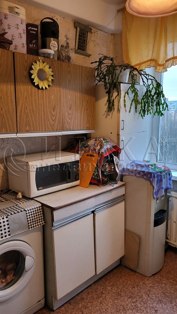 Продажа комнаты Ириновский,  д. 25