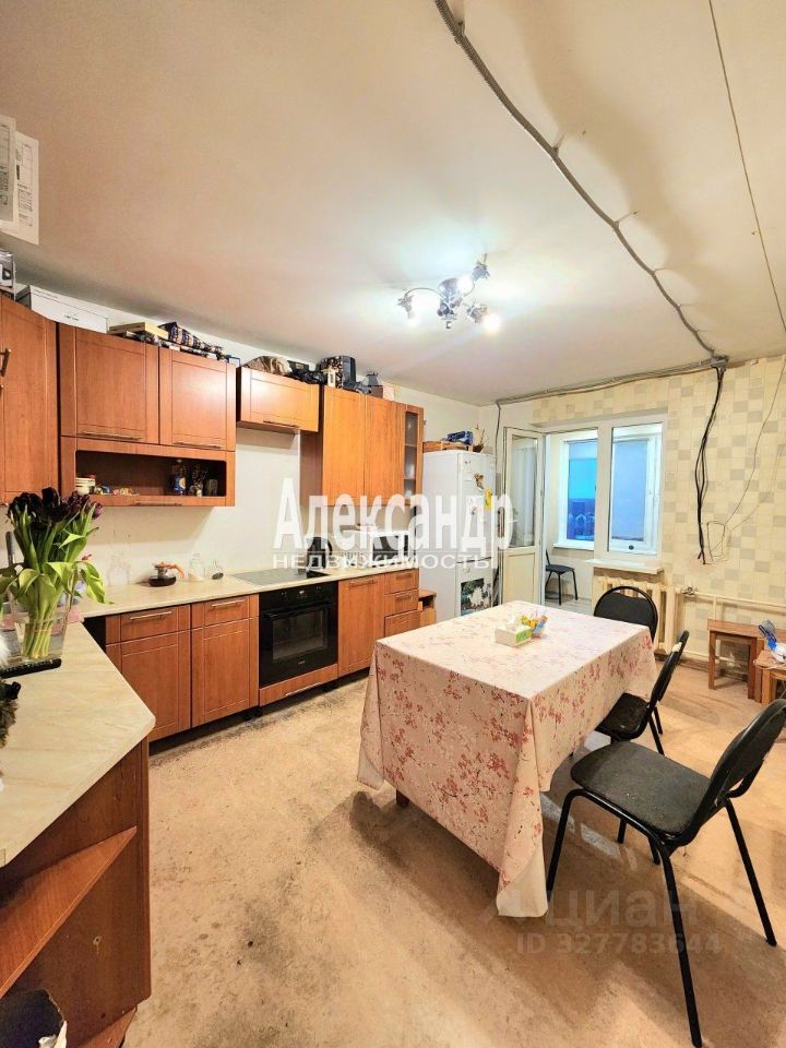 Продажа 2-комн квартиры на вторичном рынке Кириши, улица Нефтехимиков,  д. 43