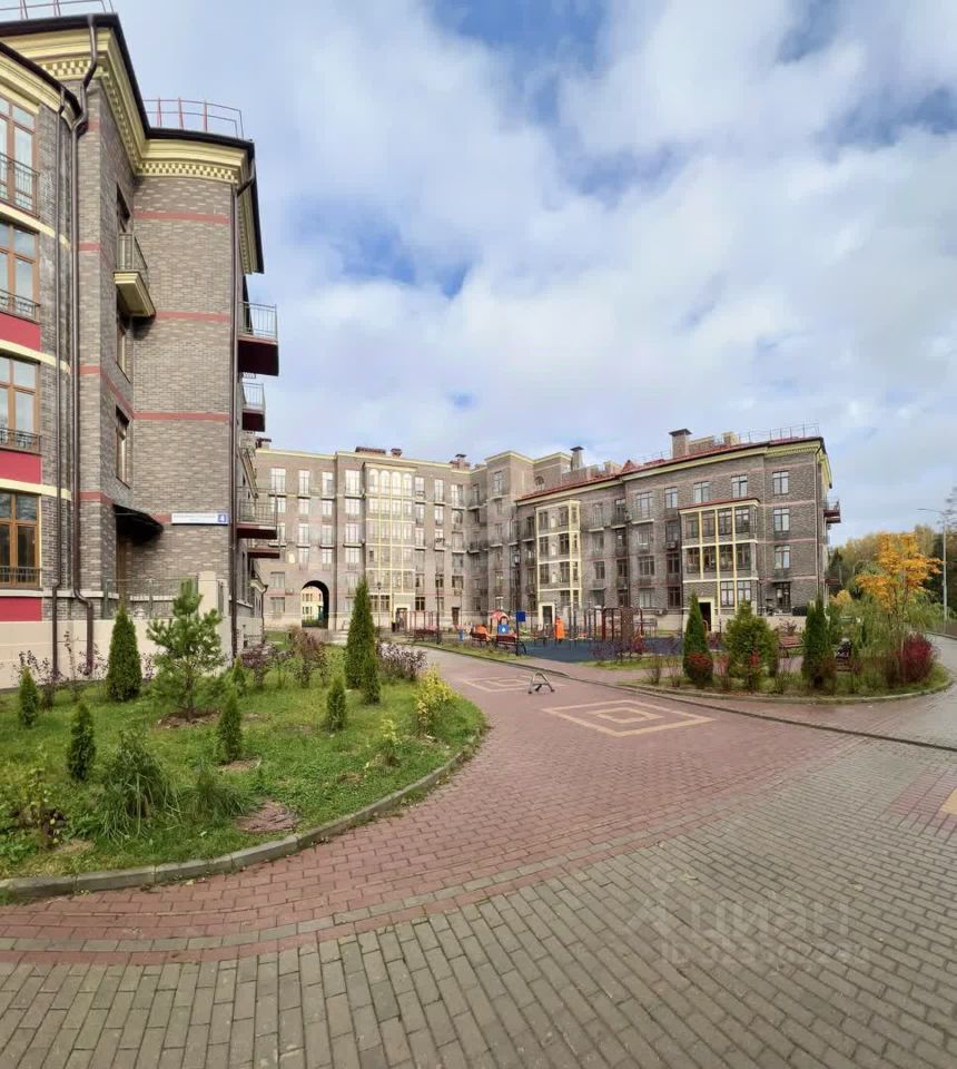 Продажа 3-комн квартиры на вторичном рынке с. Николо-Урюпино, улица Полковника Глазунова, 6