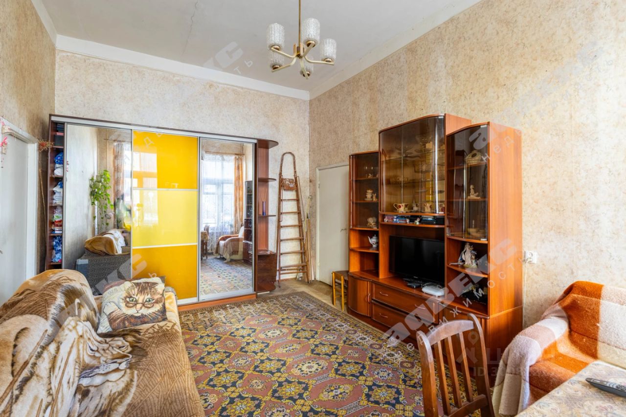 Продажа 2-комн квартиры на вторичном рынке Батайский переулок, 10