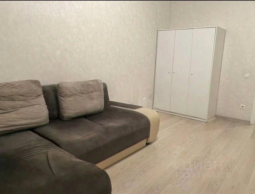 Аренда 2-комн квартиры на вторичном рынке д. Островцы, улица Летчика Волчкова, 1