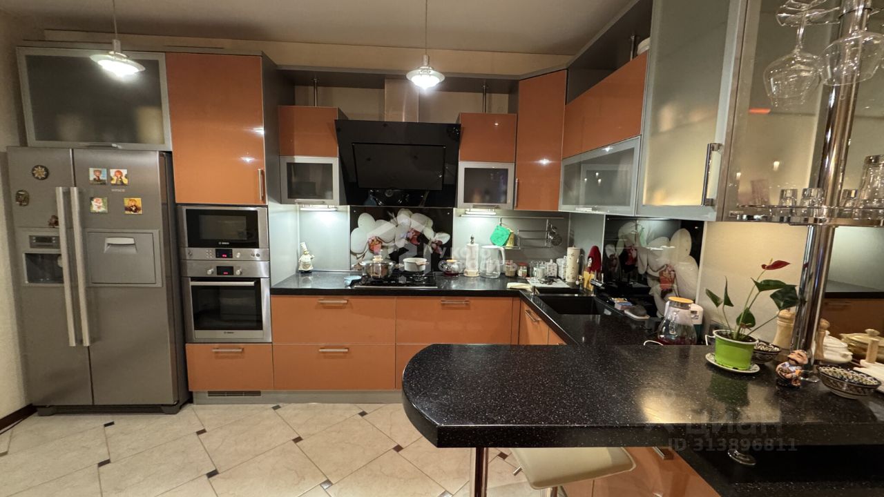 Продажа 3-комн квартиры на вторичном рынке Петергоф, Санкт-Петербургский проспект, 33