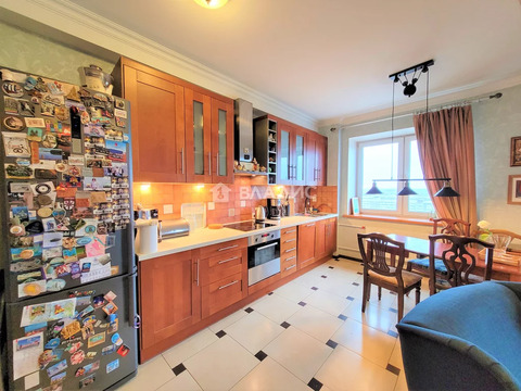 Продажа 2-комн квартиры на вторичном рынке Российский пр-кт.,  д. 8